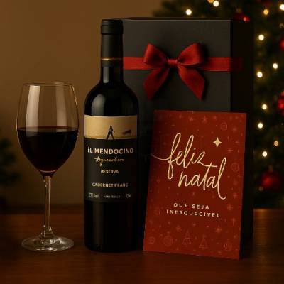 Kit Vinho com Taça e Caixa de Presente Personalizado
